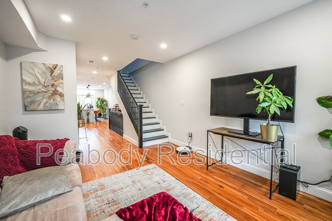 Photo - 731 18th St NE House