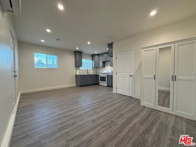 Foto del edificio - 6942 Atoll Ave