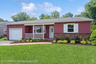 Building Photo - 15 Westbrook Dr