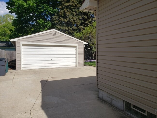 Building Photo - 3136 Kilmer Dr