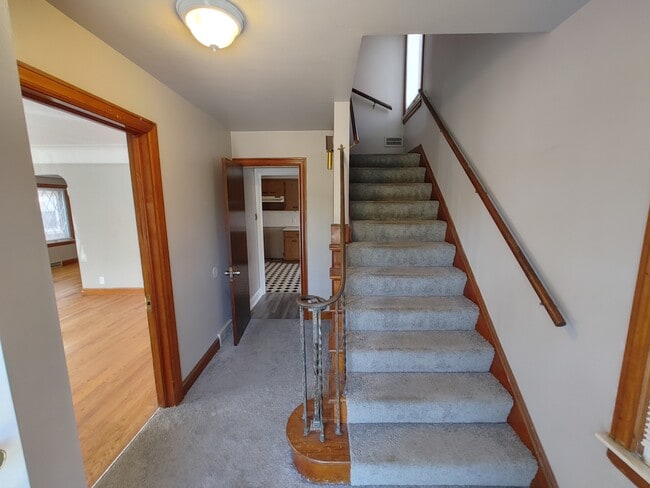 Building Photo - 9657 Outer Dr E