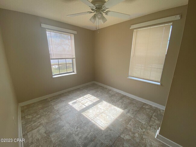 Foto del edificio - 619 E 13th St