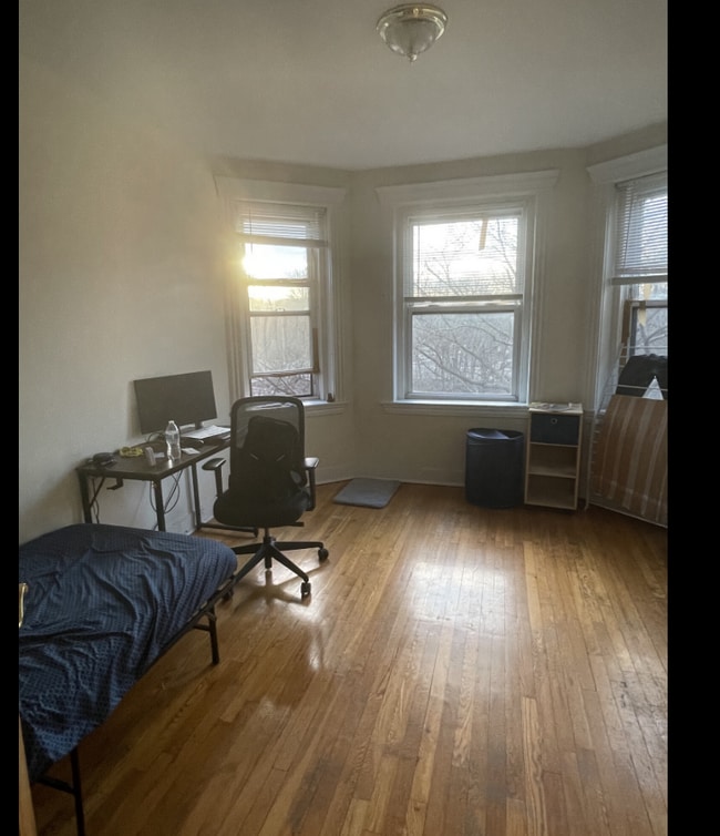Building Photo - 382 Riverway