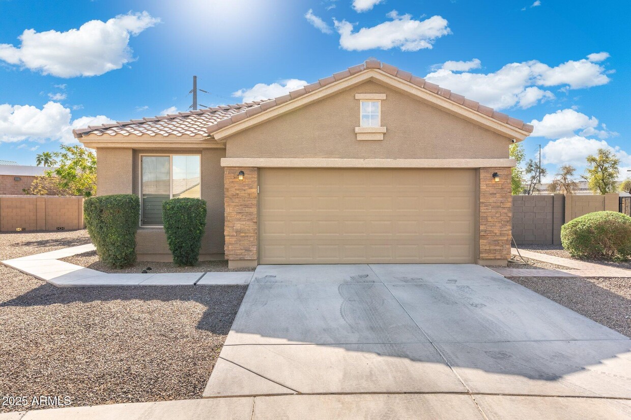 Foto principal - 6763 W Wethersfield Rd