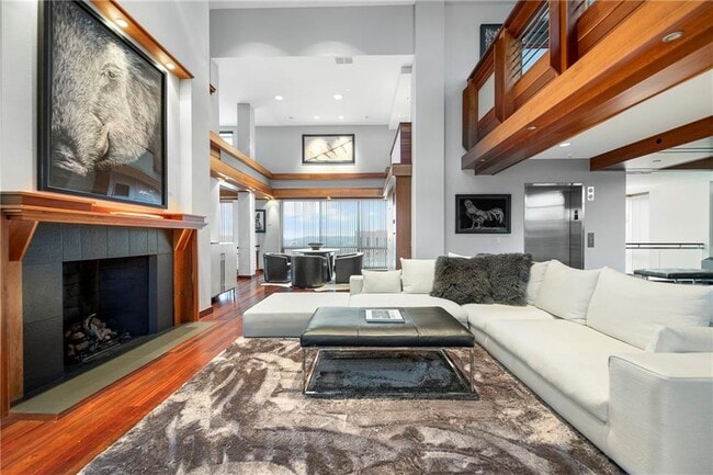 Building Photo - 5 W Mountain St