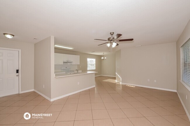Building Photo - 920 18th Ave Dr W