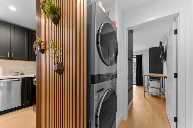 Building Photo - 351 S Catalina St