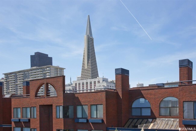 Building Photo - 640 Davis St