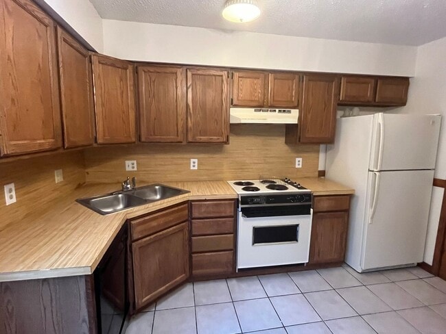 Building Photo - 404 Hunter Ridge Ln