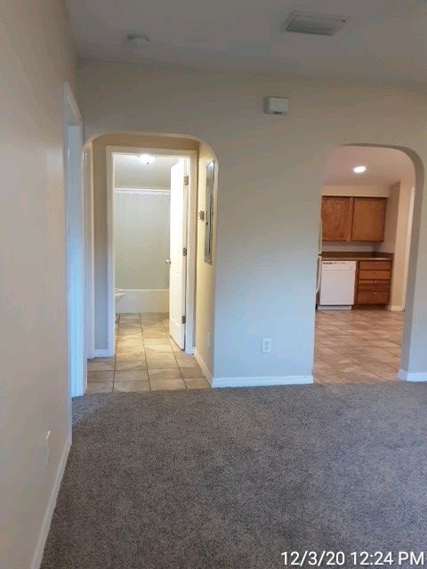 Building Photo - Peaceful 3/2 Home