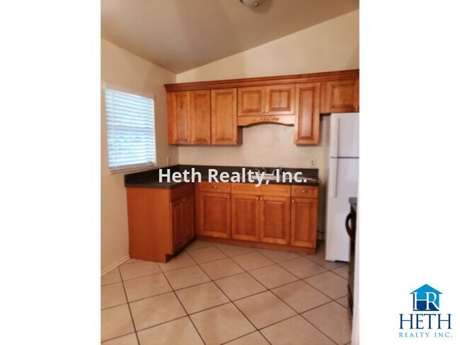 Building Photo - Single Family Residense