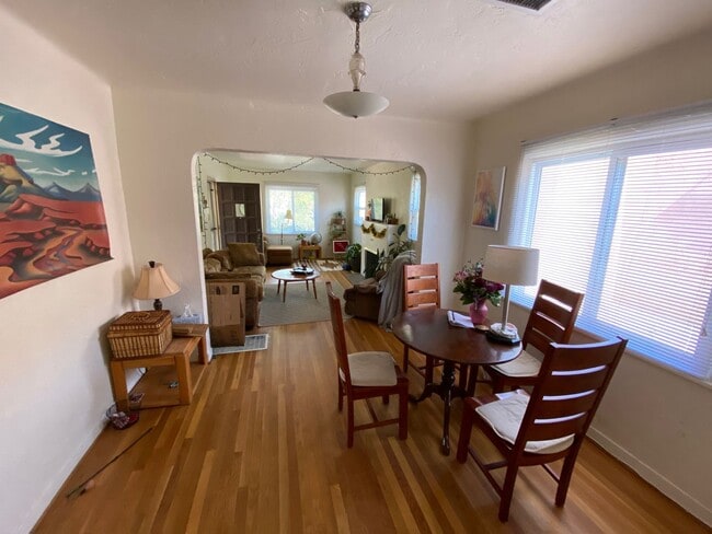 Building Photo - MONTE VISTA  NORTH/UNM 3 Bedroom 1 Bath