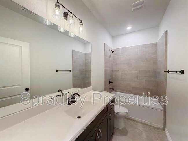 Foto del edificio - 301 Juniper Dr