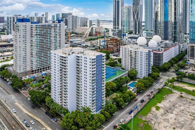 Building Photo - 800 N Miami Ave
