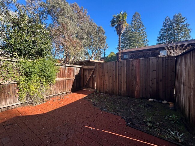 Foto del edificio - Idyllic Loft-Style Townhome Near Downtown Lafayette with Private Patios & Top Schools