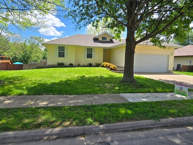 Foto del edificio - Now Available! Gorgeous Walkout Basement Home with a Pool, Ozark