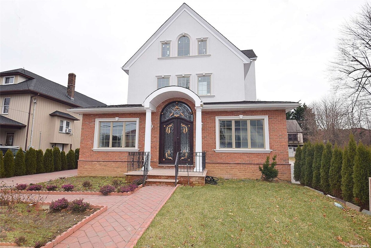 18 Breuer Ave, Great Neck, NY 11023 House Rental in Great Neck, NY