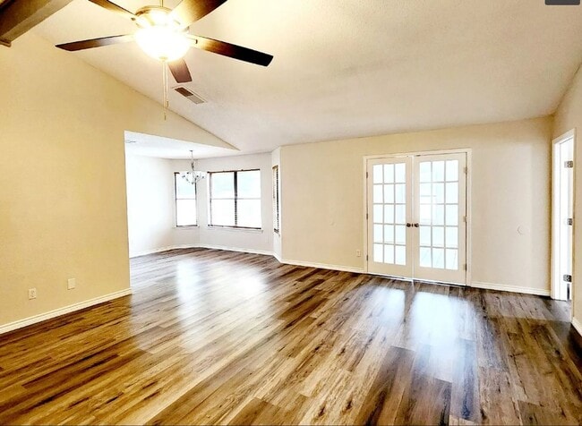 Foto del edificio - COMING SOON!! 3 Bed 1 Bath