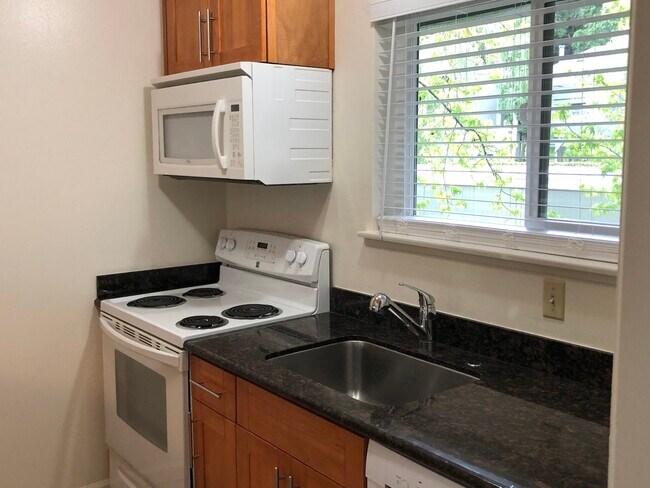 Foto del edificio - 4008 Farm Hill Blvd