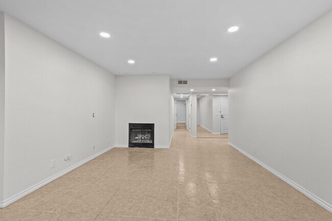 Building Photo - 4756 Park Granada