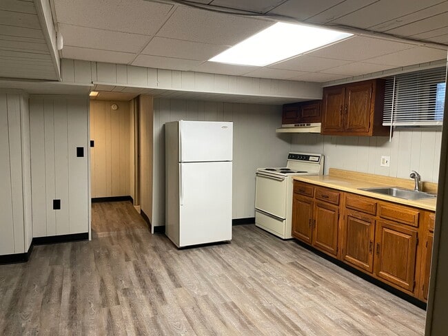 Foto del edificio - 34130 Utica Rd