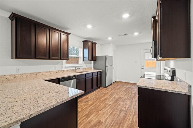 Building Photo - 101 Fairfax Ln
