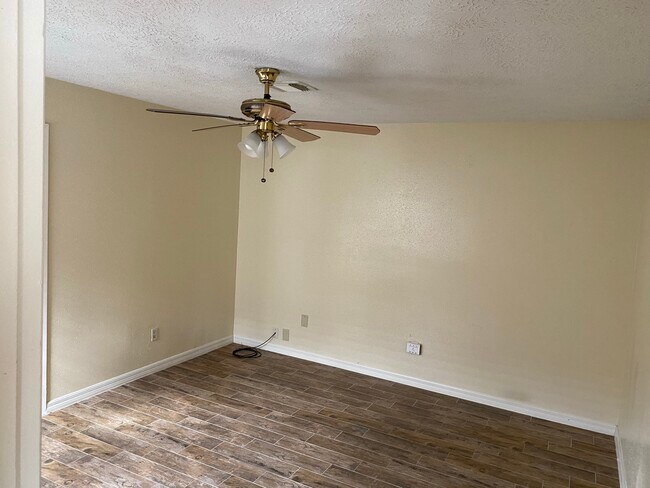 Building Photo - 2606 S Belgravia Dr