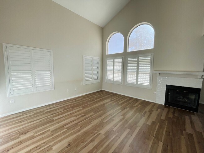 Foto del edificio - North Summerlin stunning 2-story home with...