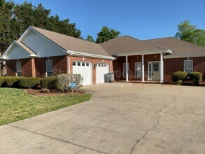Building Photo - 11 Cedar Brook Ln