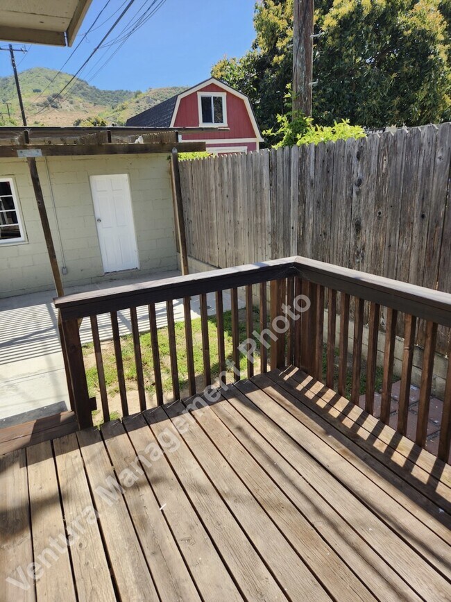 Building Photo - 136 Bard Ln