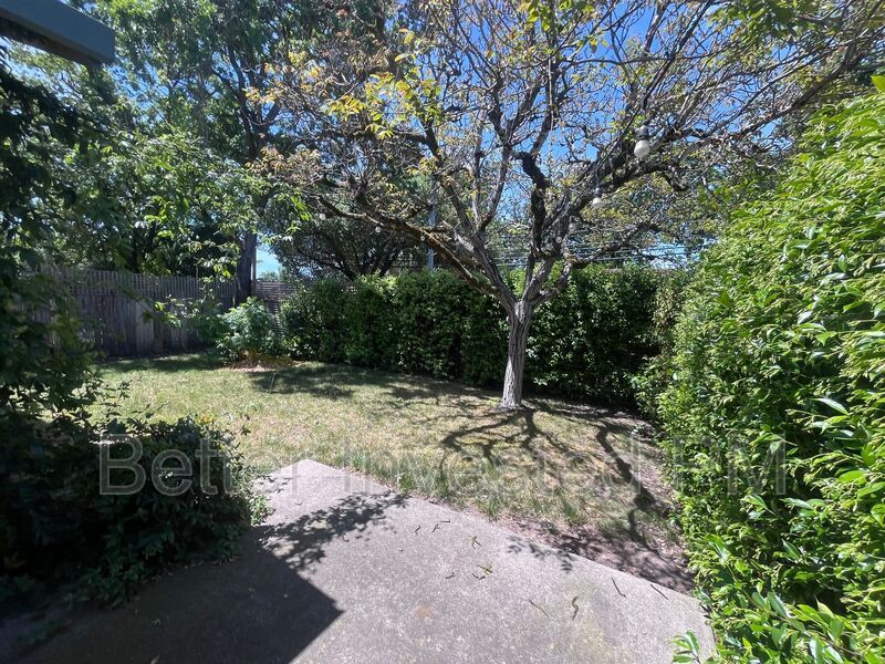 Foto del edificio - 956 Kenmore Ln