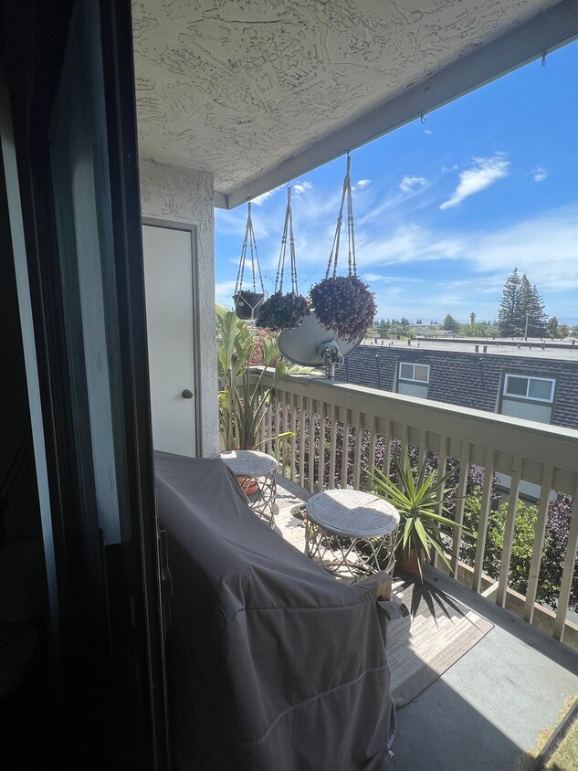 14101 E 14th St Unit 309, San Leandro, CA 94578 Condo for Rent in San