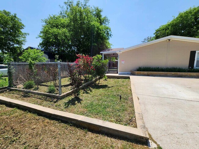 Foto del edificio - 922 Ashwood Dr
