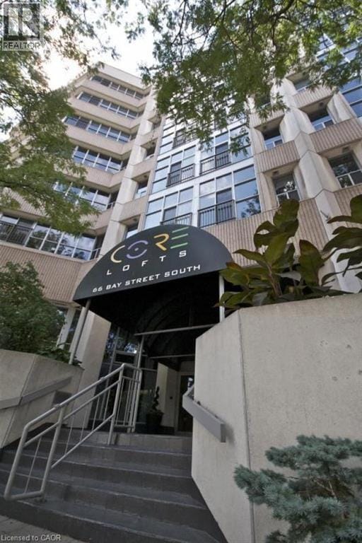 Photo du bâtiment - 66 Bay St S