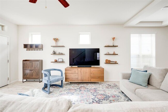 Foto del edificio - 5805 Charles Merle Dr.