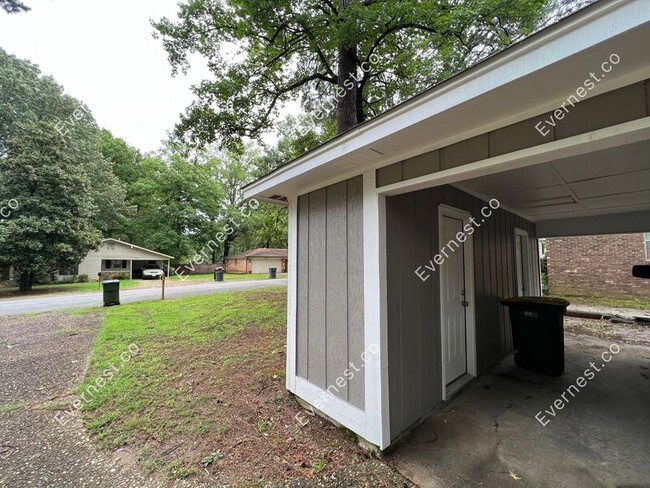 Building Photo - 10024 Whispering Pines Dr