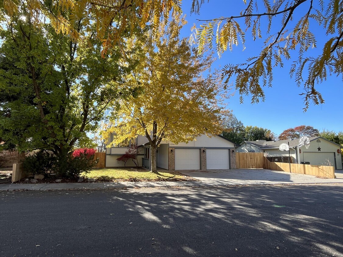 Primary Photo - 1241 W Kimra St