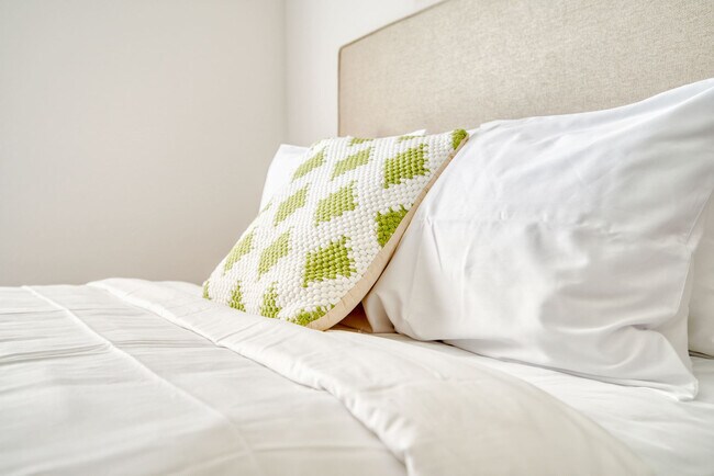 Building Photo - 2548 SW 13th St