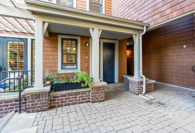 Building Photo - 325 Channing Ave