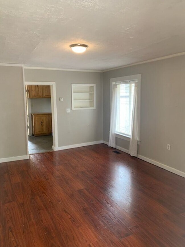 Building Photo - THIS IS A LEASE TAKEOVER - PLEASE CONTACT ...