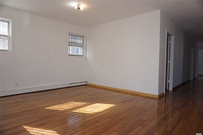 Foto del edificio - 146-41 Cherry Ave