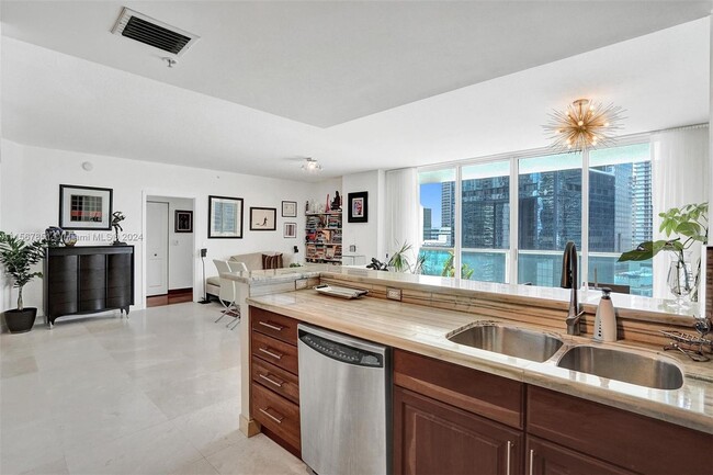 Building Photo - 1250 S Miami Ave