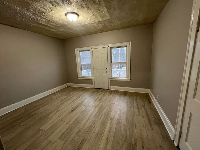 Foto del edificio - 3362 E 145th St