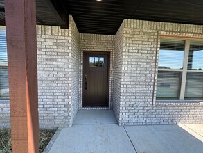 Building Photo - 3204 SW Camden Dr