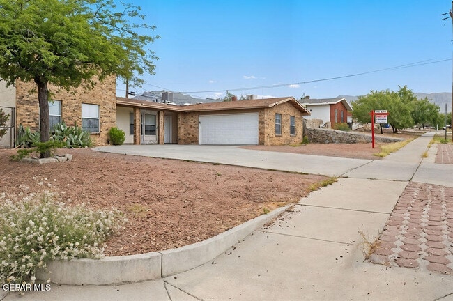 Building Photo - 6932 Escondido Dr