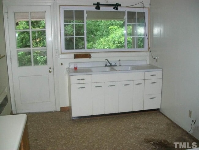 Building Photo - 107 Howell Ln