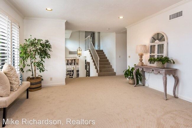 Building Photo - 3 br, 2.5 bath House - 3645 Tierra Bella