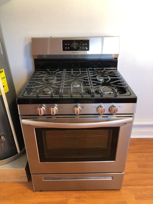 Building Photo - ALL PROSPECTIVE TENANTS MUST SUBMIT A $58 ...