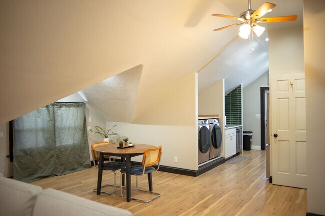 Foto del edificio - 4174 Cass St