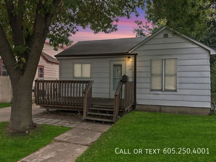 Primary Photo - 2 Bedroom Home with Spacious Fenced-in Yar...